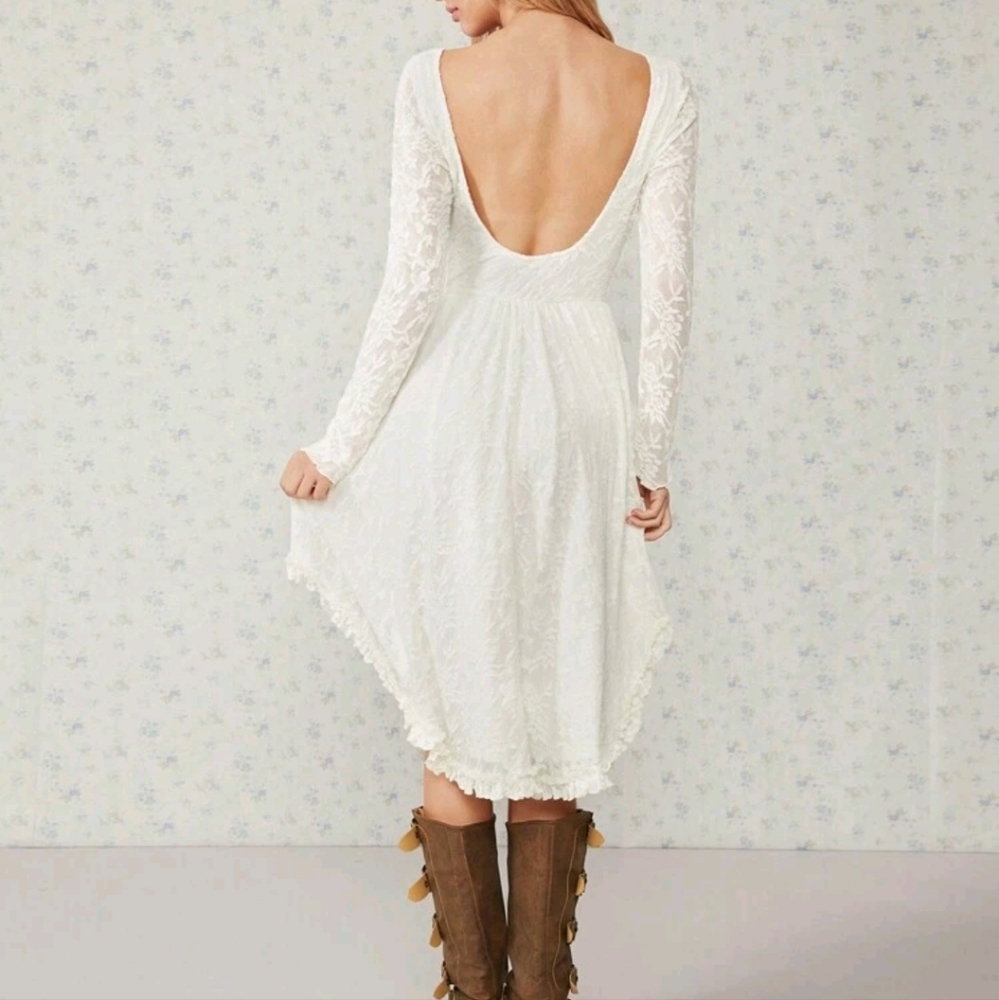 Women's Solid Color Ruffle Hem Asymmetric Long Sleeve Dress - Picture 3 of 4
